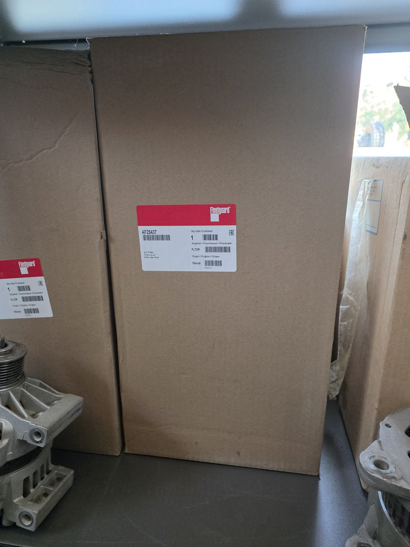 Fleetguard AF25437 air filter carton label, quantity one, origin Mexico